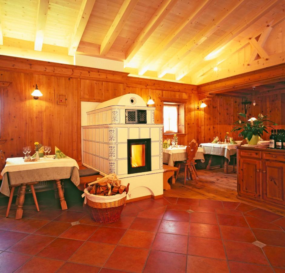 Gasthof Weisses Kreuz Naturns Exterior foto